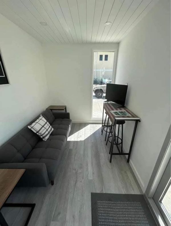 40ft Luxury Container 1 bed 1 bath - Image 2