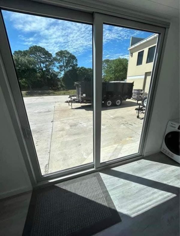 40ft Luxury Container 1 bed 1 bath - Image 9